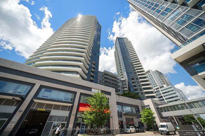 Property Photo: 7161 Yonge Street 727 ON L3T 0C8