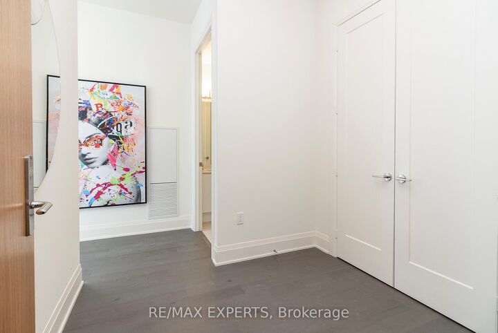 Property Photo:  8960 Jane Street Ph111  ON L4K 0M6 