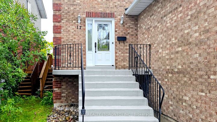 Property Photo:  17 Newlands Avenue  ON L4P 3T3 