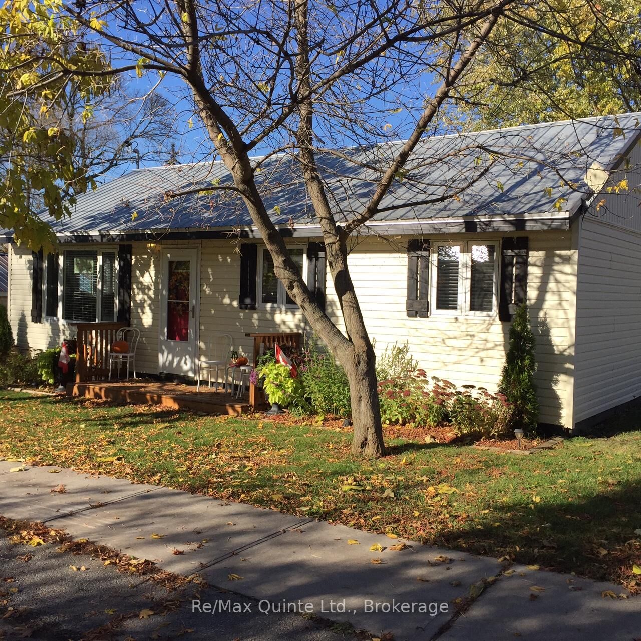 Property Photo: 14 Bay Avenue ON K0K 1T0