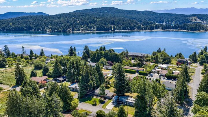 Property Photo: 6683 Lincroft Rd BC V9Z 0A2