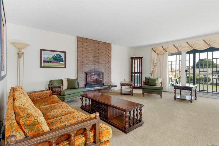 Property Photo: 353 Aitken St BC V9M 1K8