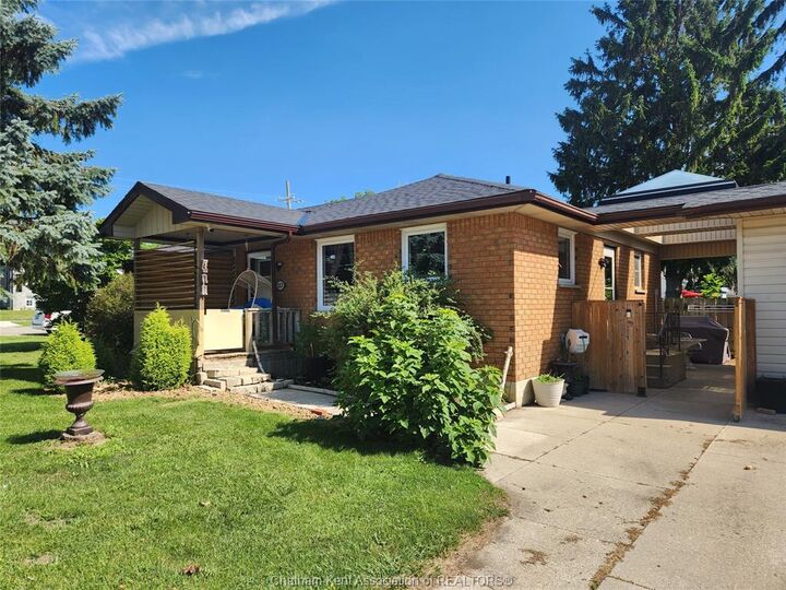 222 Catherine Street — photo 1