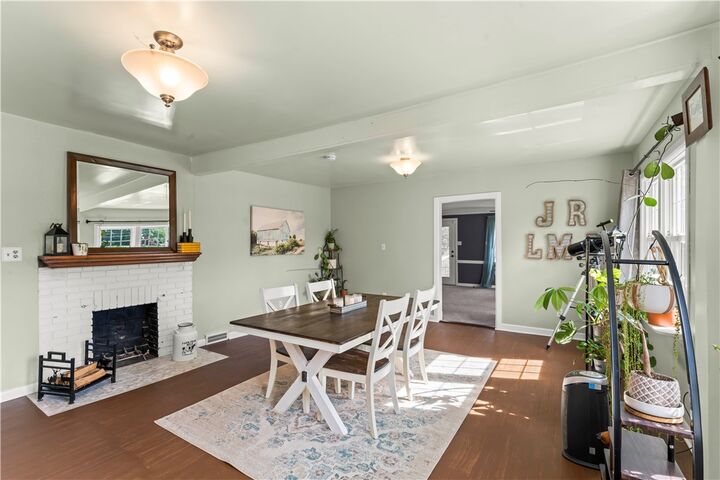 Property Photo:  860 E McMurray Rd  PA 15367 