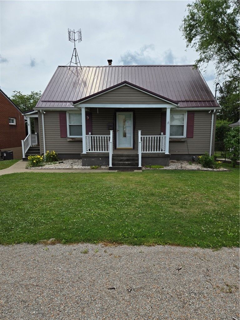 Property Photo:  19 S Oak Street  PA 15436 
