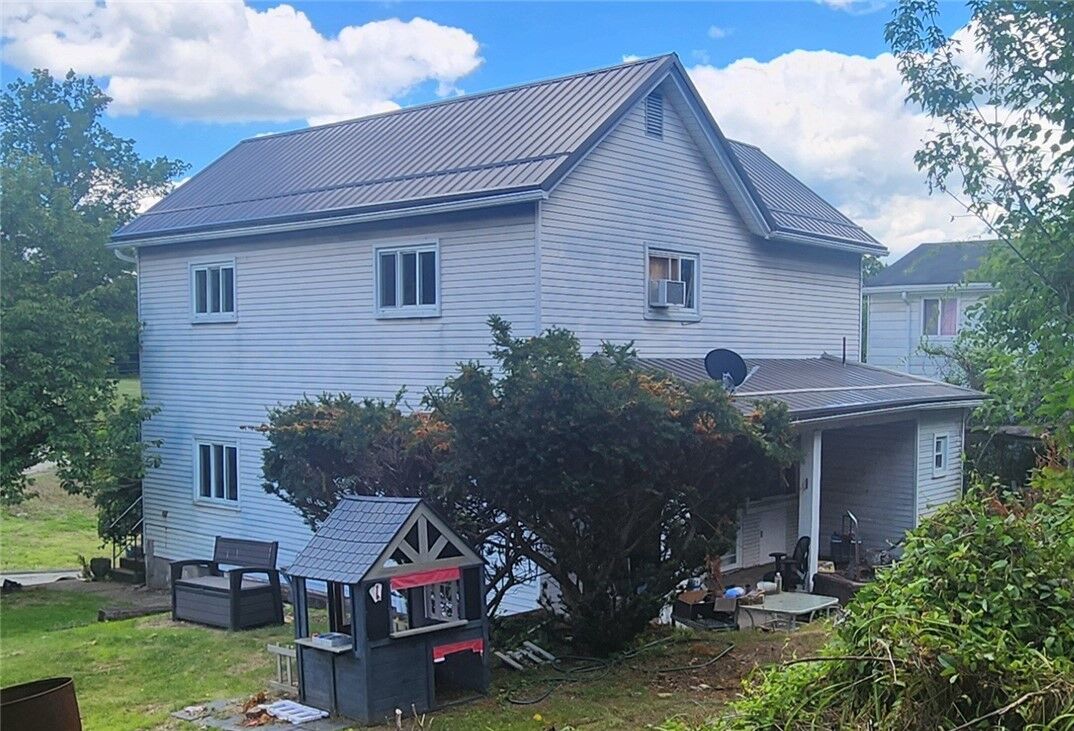 Property Photo: 2404 Easler St PA 15132