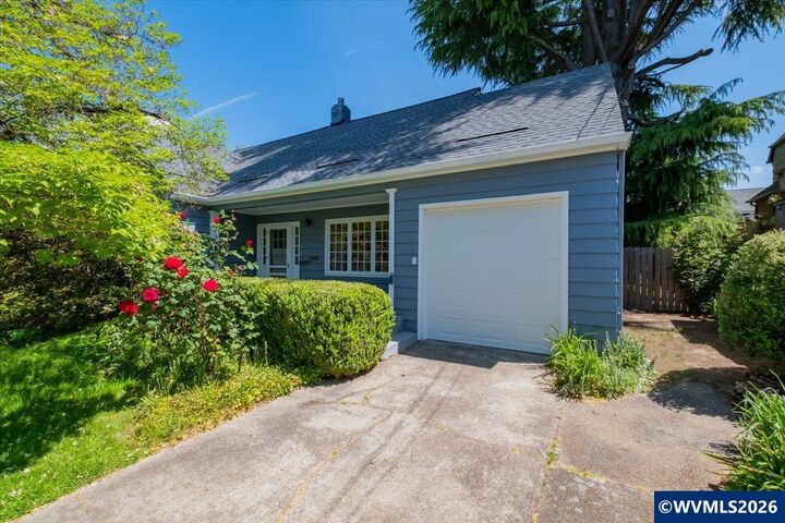 Property Photo:  1960 East Nob Hill St SE  OR 97302 