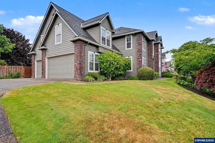 Property Photo: 1665 Sisters Ct NW OR 97304