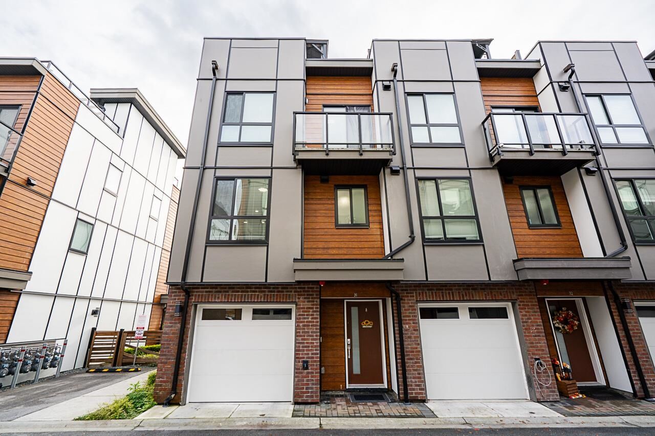 Property Photo: 19760 55 Avenue 31 BC V3A 0L1