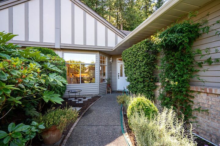 Property Photo: 2533 152 Street 87 BC V4P 1N4