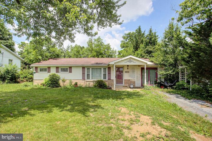 Property Photo:  1811 Holly Lane  PA 17202 