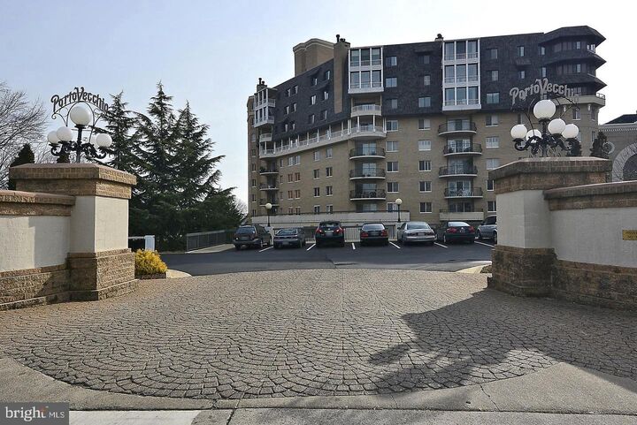 Property Photo:  1250 S Washington Street 218  VA 22314 
