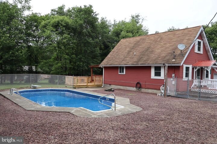 Property Photo: 117 Chippewa Trl PA 18210