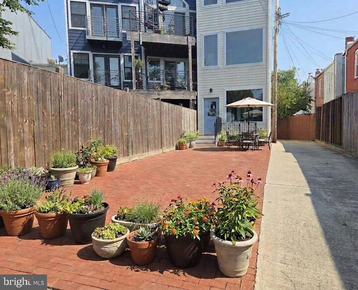 Property Photo:  1516 C Street NE  DC 20002 