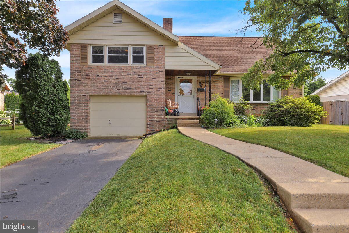 Property Photo:  1116 Dogwood Drive  PA 19609 