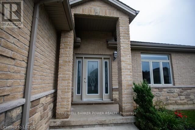 Property Photo:  176 Tanoak Drive  ON N6G 5R3 