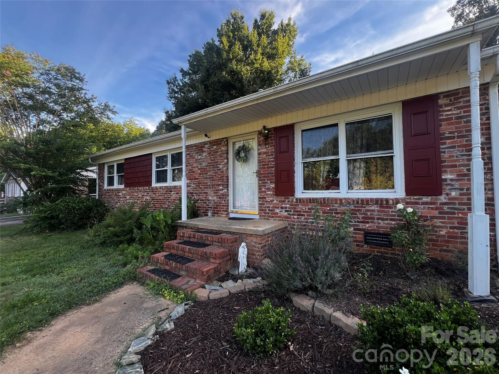 Property Photo: 203 Kenwood Drive NC 28150