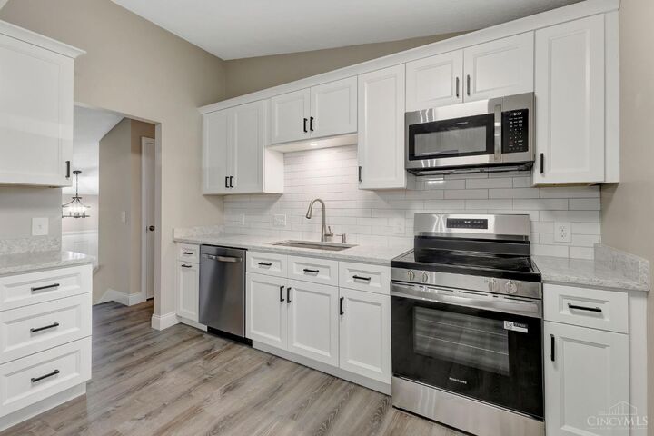 Property Photo:  5562 Greenwillow Circle  OH 45069 