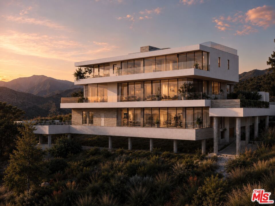 Property Photo: 1510 N Tigertail Rd CA 90049
