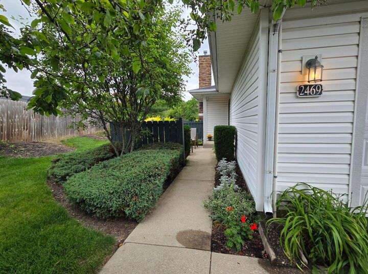 Property Photo:  2469 Warm Springs Drive  OH 43026 