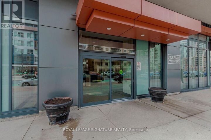 Property Photo:  4070 Confederation Parkway 2109  ON L5B 0E9 