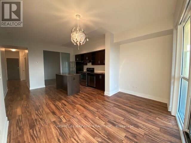 Property Photo:  35 Brian Peck Crescent 823  ON M4G 0A5 