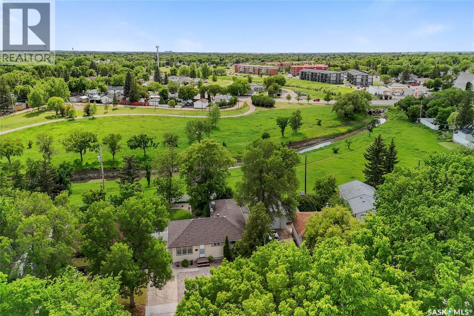 Property Photo: 133 Ellison Crescent SK S4R 4V6