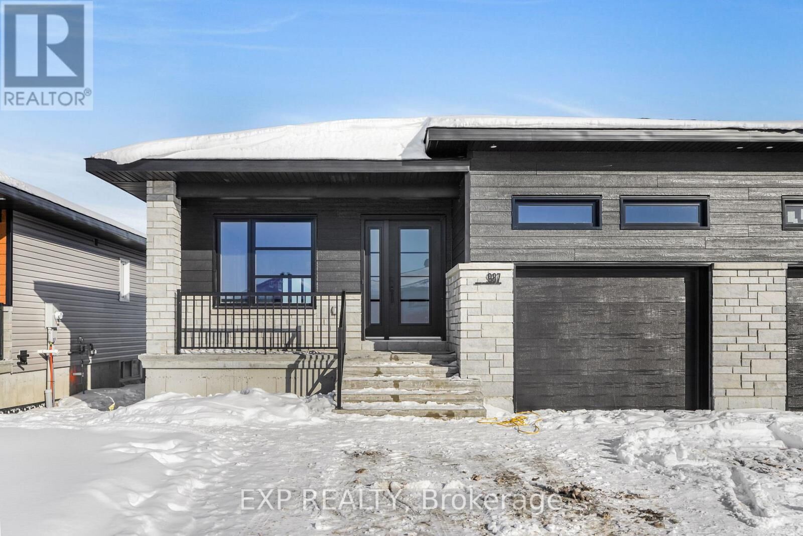 Property Photo:  990 Katia Street  ON K0A 2M0 