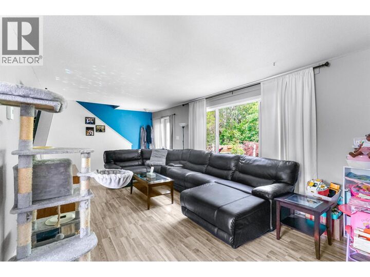 Property Photo:  1337 Tweedsmuir Avenue  BC V8C 1C2 