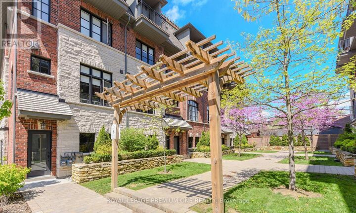 Property Photo:  19 Salvador Allende Court  ON M6G 0A3 