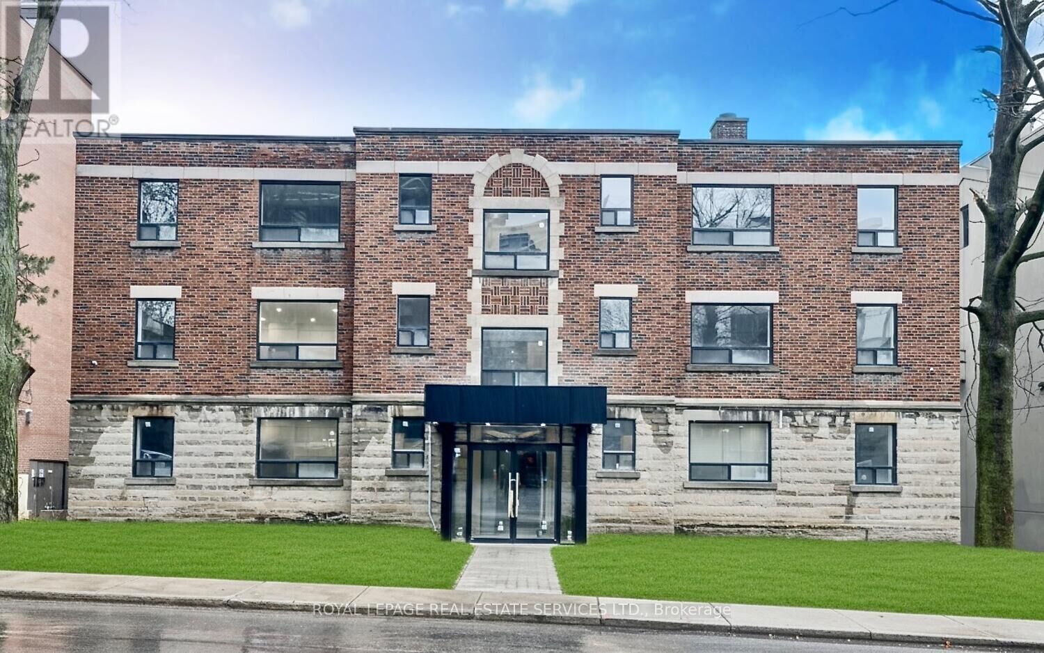 Property Photo: 20 Duke Street 21 ON L8P 1X1