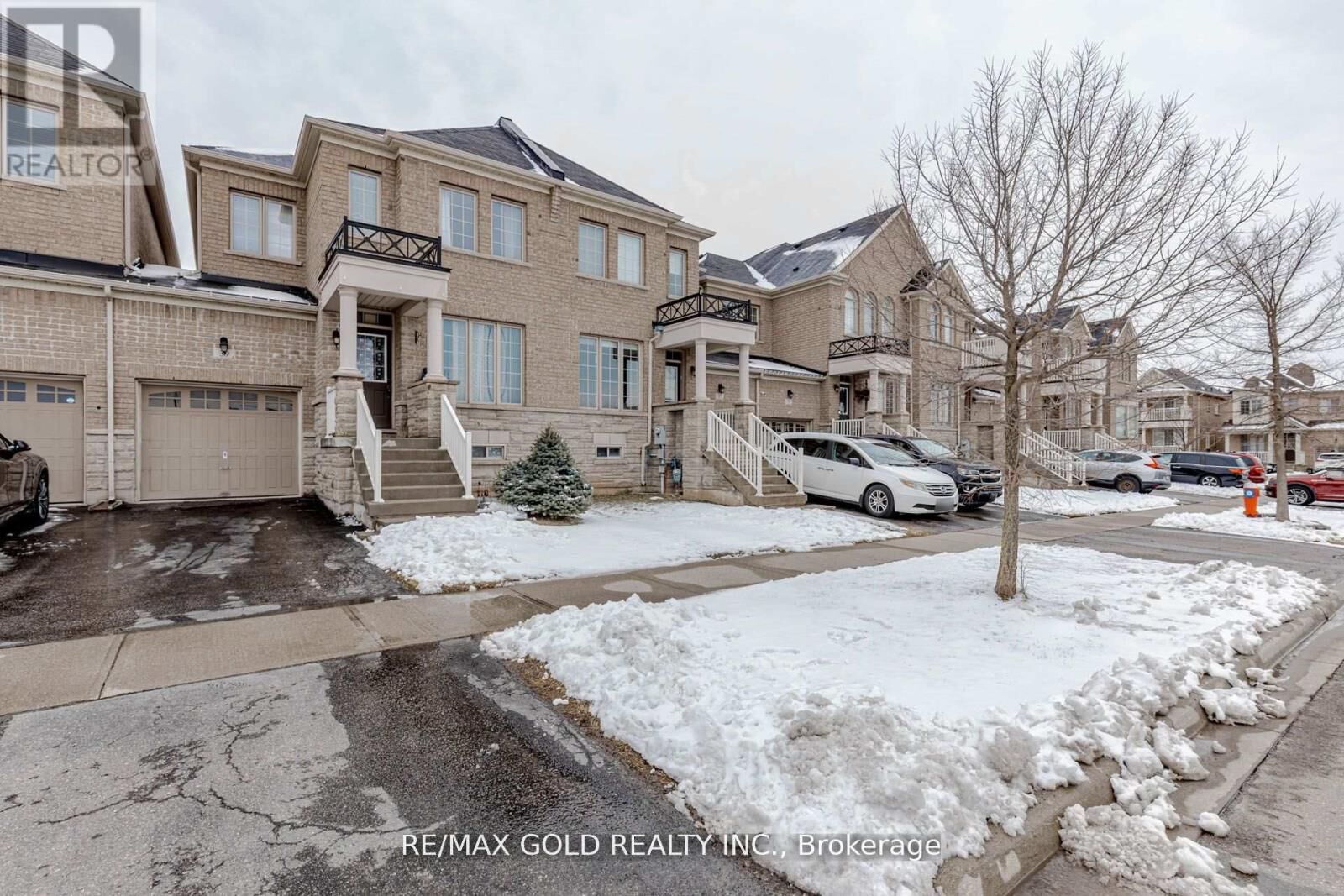 Property Photo:  39 Chesterwood Crescent  ON L6Y 0Z4 