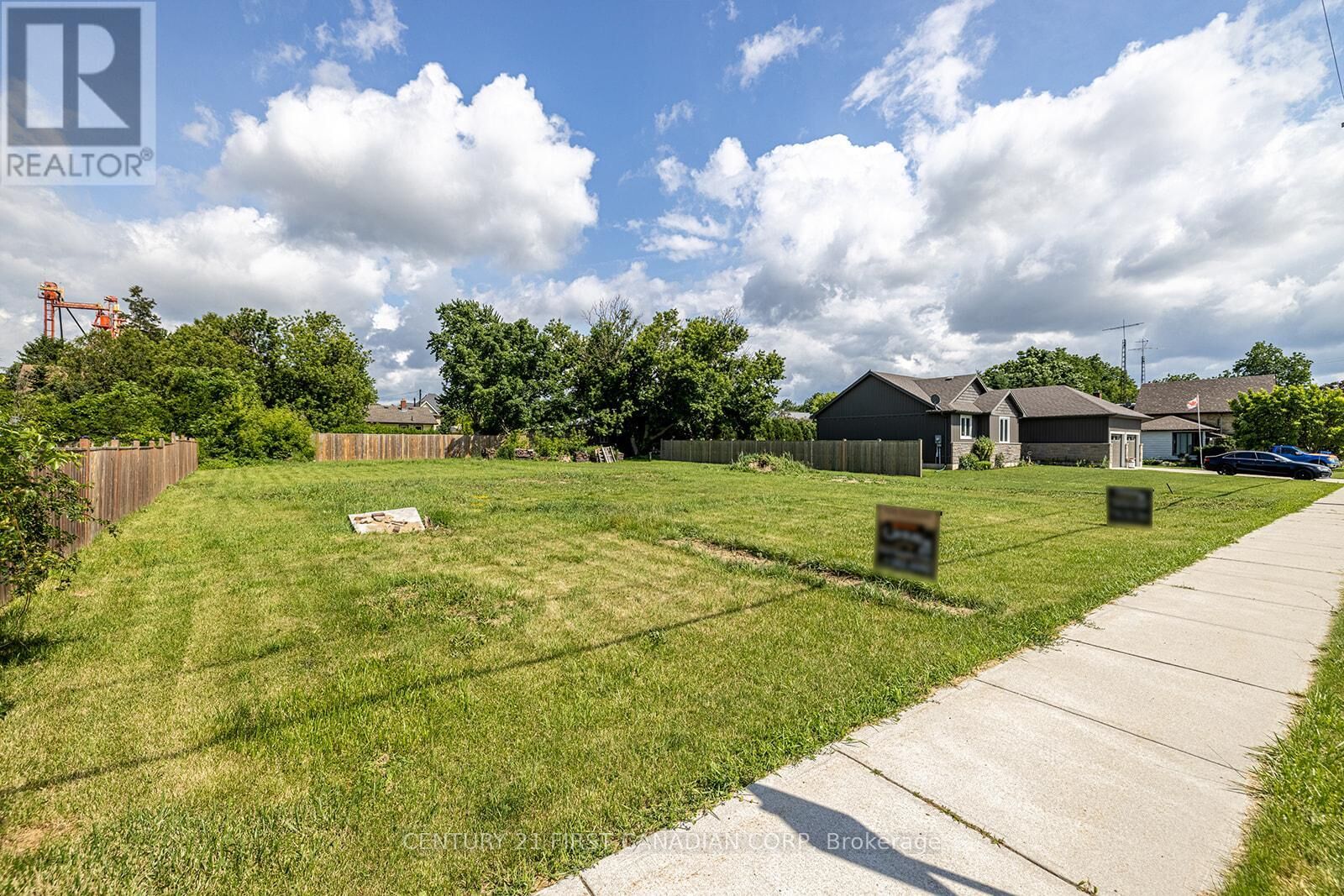 Property Photo:  27748 Kerwood Road  ON N0M 2B0 