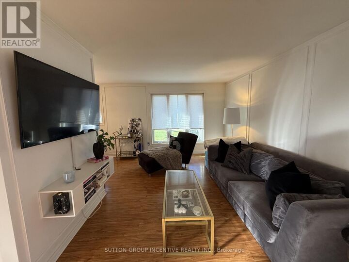 Property Photo:  24 Frost Trail  ON L4N 4X1 