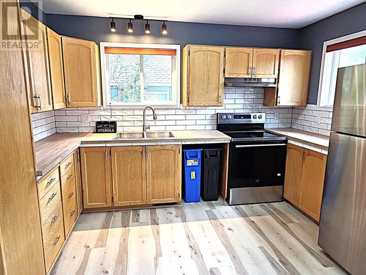 Property Photo:  1312 Cameron St  ON P7C 2H4 