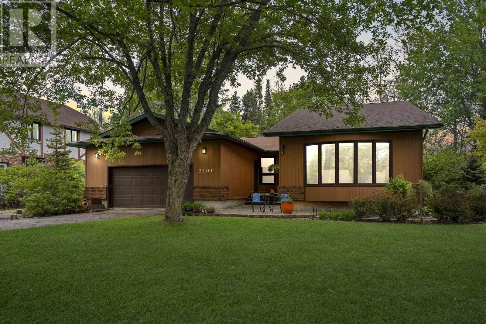 Property Photo:  2100 Whitegates Dr  ON P7K 1G2 