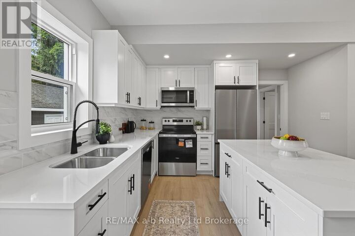 Property Photo: 91 Winniett Street ON N4S 5Z6