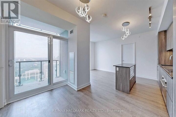 Property Photo:  1 Yorkville Avenue 2411  ON M4W 1L1 