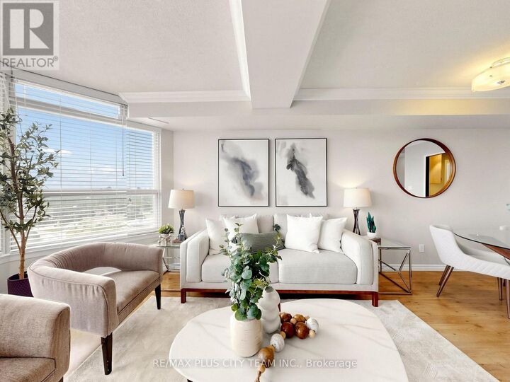 Property Photo:  268 Ridley Boulevard 1717  ON M5M 4N3 