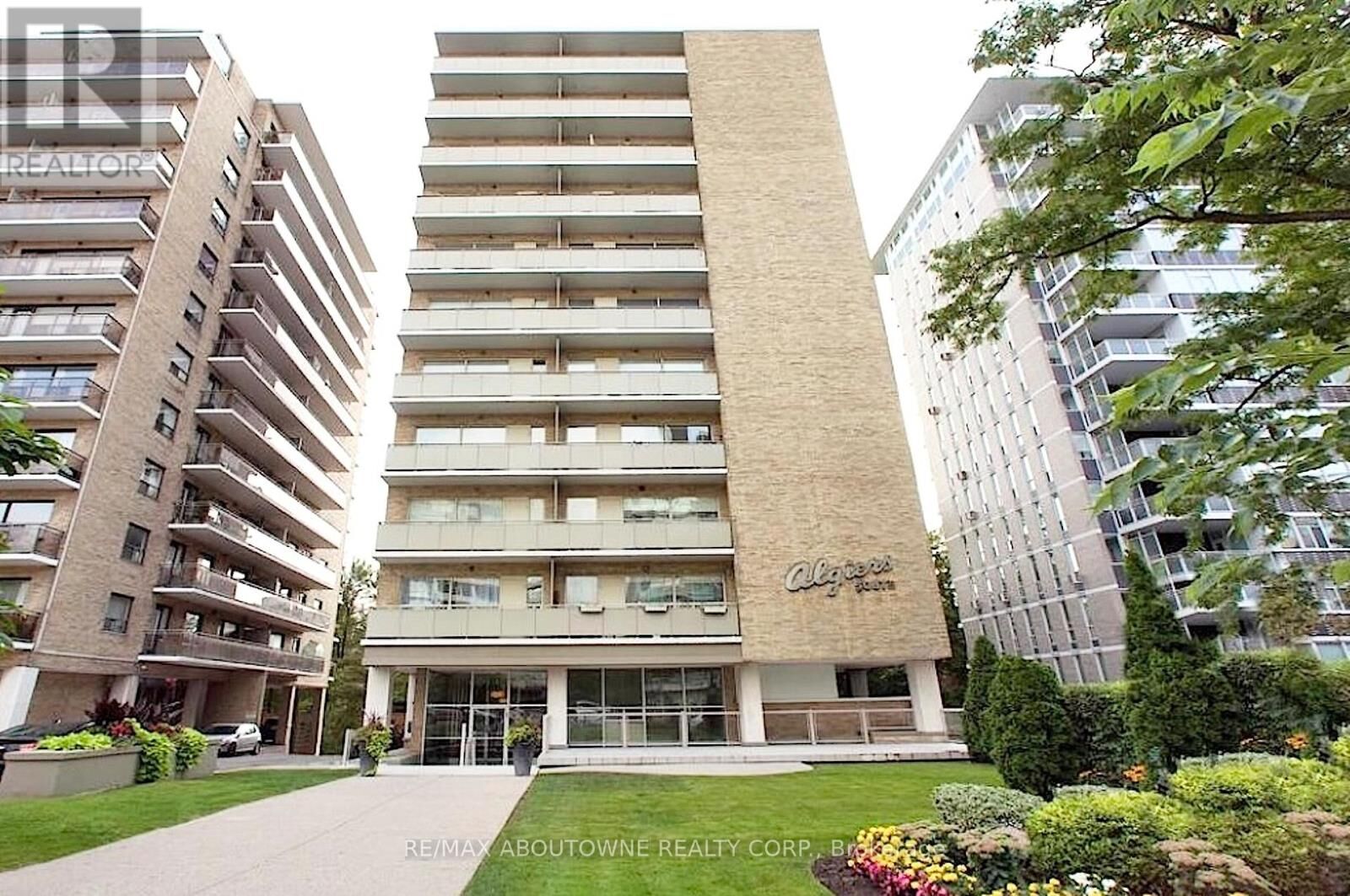Property Photo: 565 Avenue Road 506 ON M4V 2J9