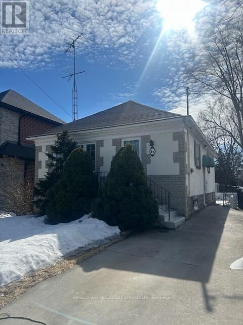 Property Photo:  6 Hiawatha Parkway Basement  ON L5G 3R7 
