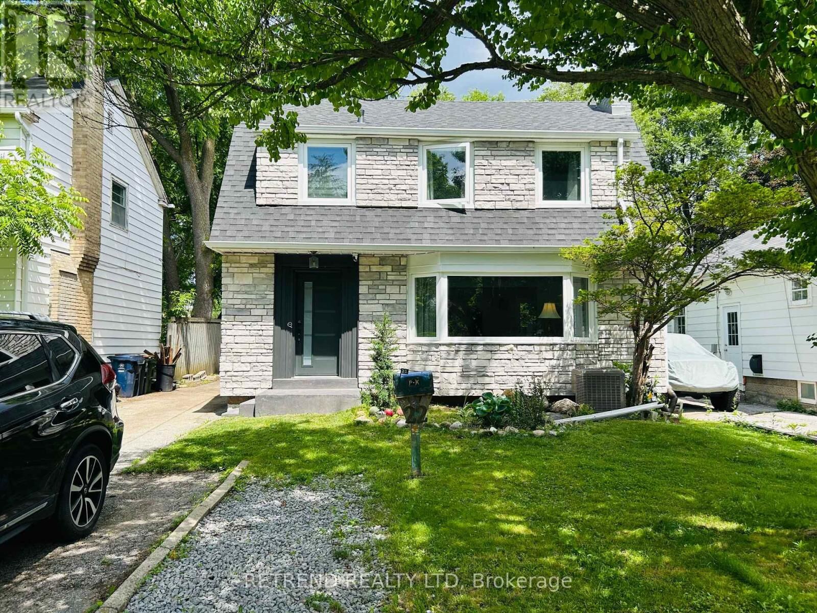 Property Photo: 22 Wentworth Avenue ON M2N 1T6