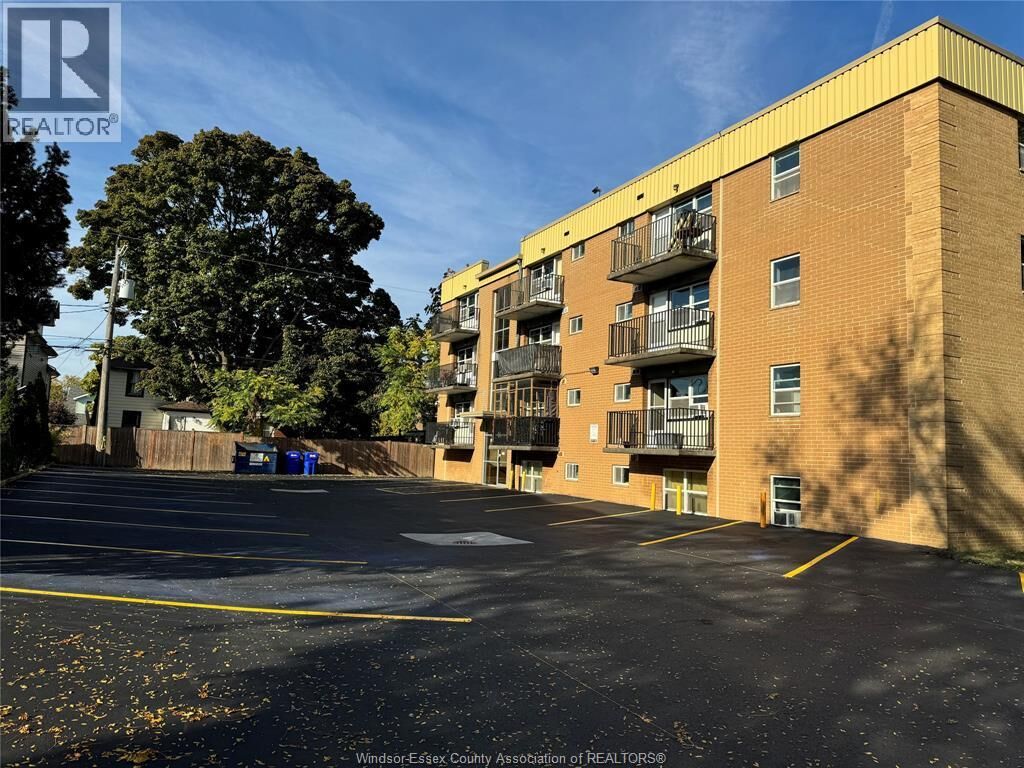Property Photo:  2035 University Avenue West 205  ON N9B 1E1 