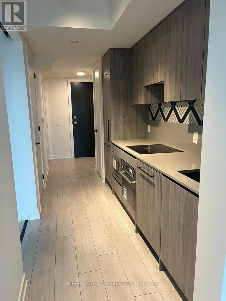 Property Photo:  5 Lakeview Avenue 406  ON M6J 0H3 