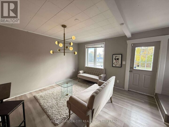 Property Photo:  130 St Paul Crescent East 1  ON L2S 1M9 