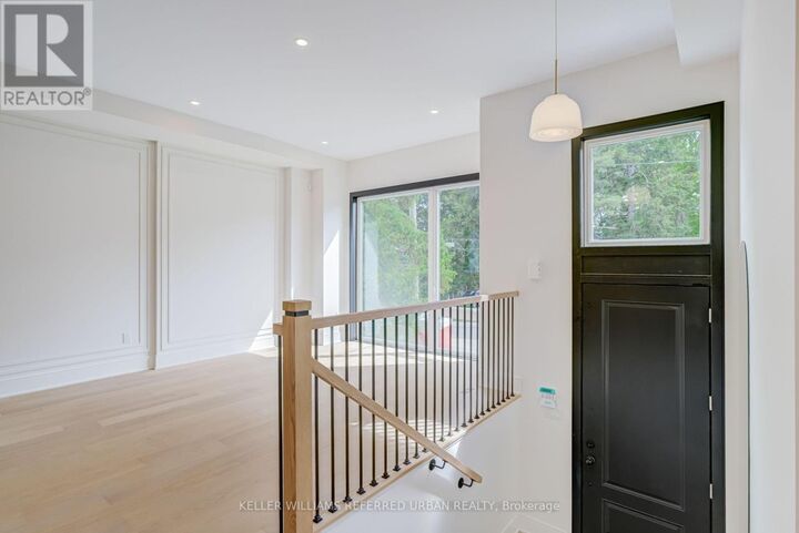 Property Photo:  37 Wesley Avenue  ON L5H 2M6 