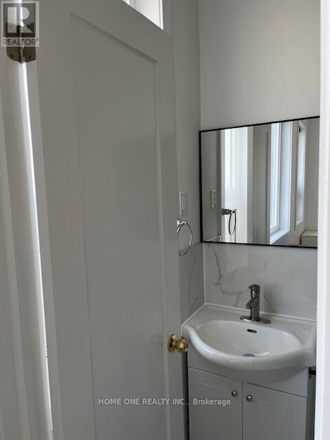 Property Photo:  35 Denison Avenue 204  ON M5T 2M6 