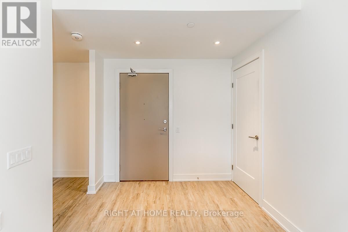Property Photo: 185 Dunlop Street East 617 ON L4M 1B2