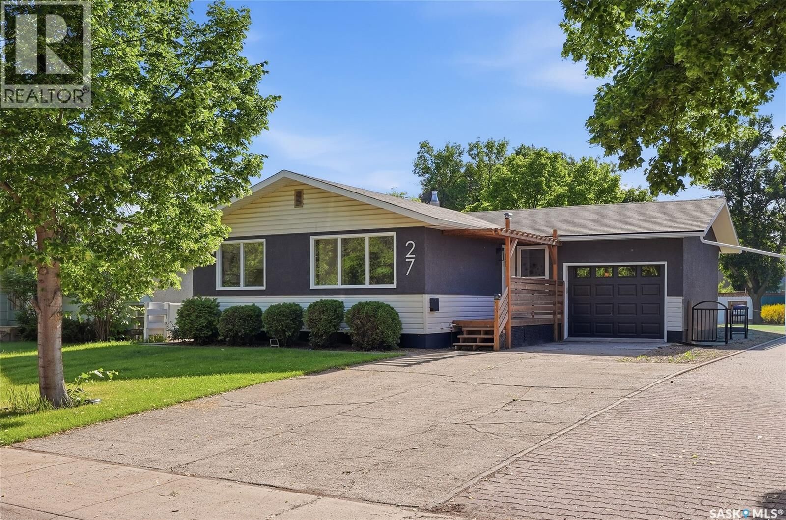 Property Photo:  27 Walker Crescent  SK S7L 4H7 
