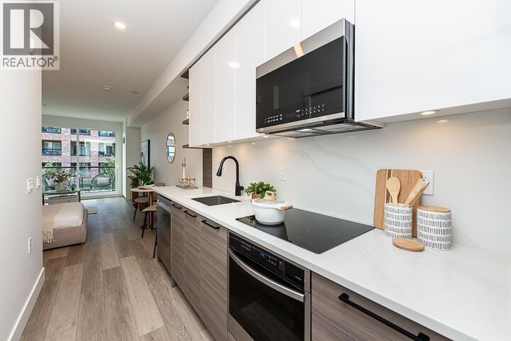 Property Photo:  422 Lakewood Drive 203  BC V5L 4L7 